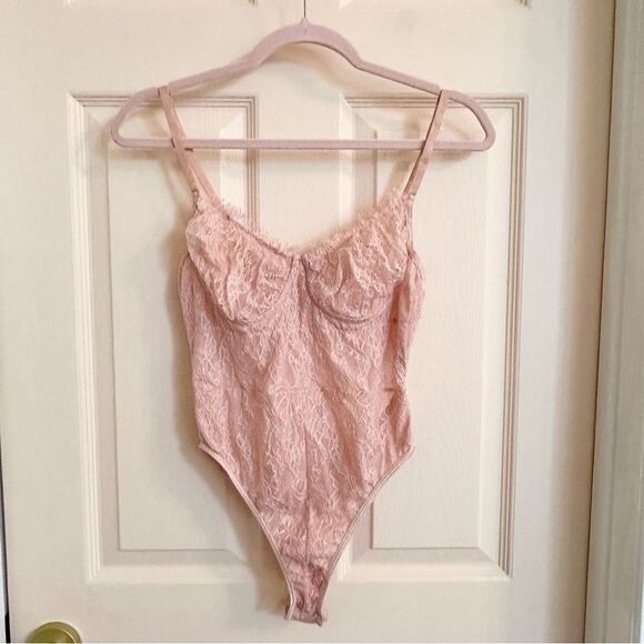 Chic Pink Lace Bodysuit - Picture 1 of 4